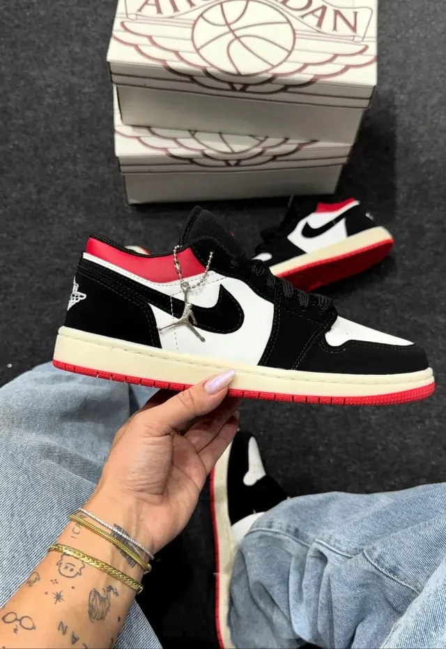 JORDAN LOW ROJO NEGRO