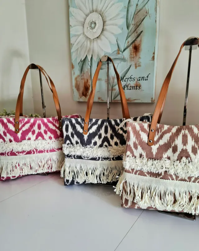 Bolso Indu con diseño y flecos
