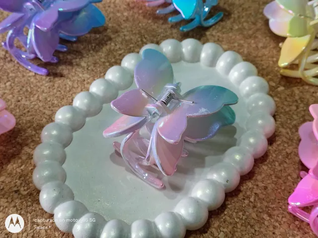 Broche mariposa tornasol