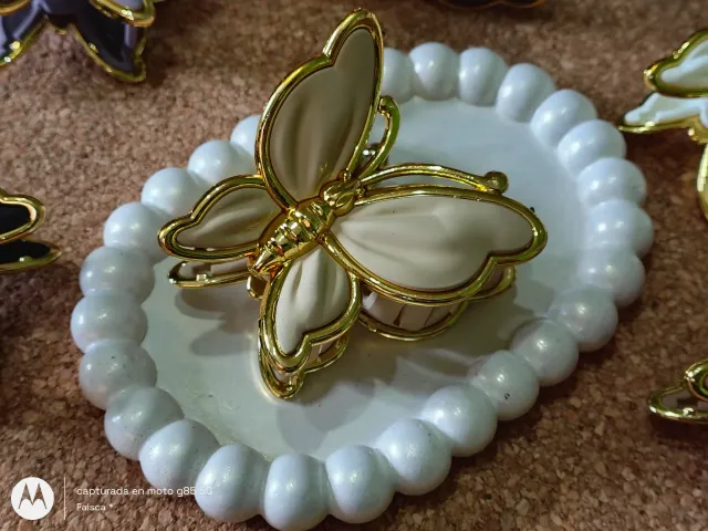 Broche mediano mariposa golden