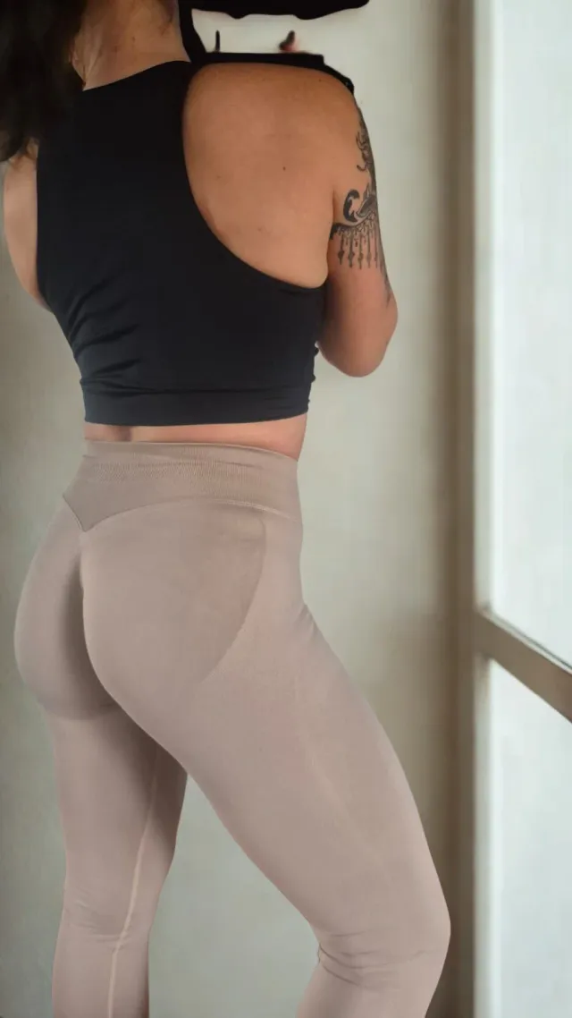 AURA calza seamless con frunce elastico