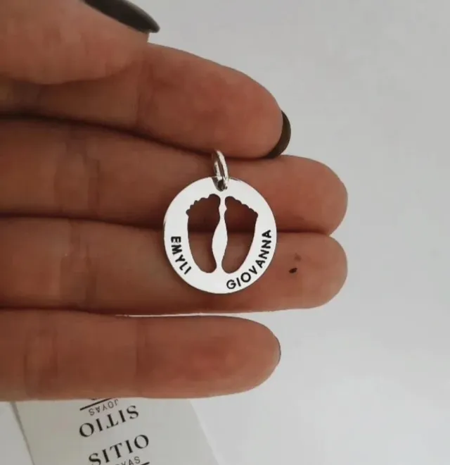 Dije Huellitas Grabado