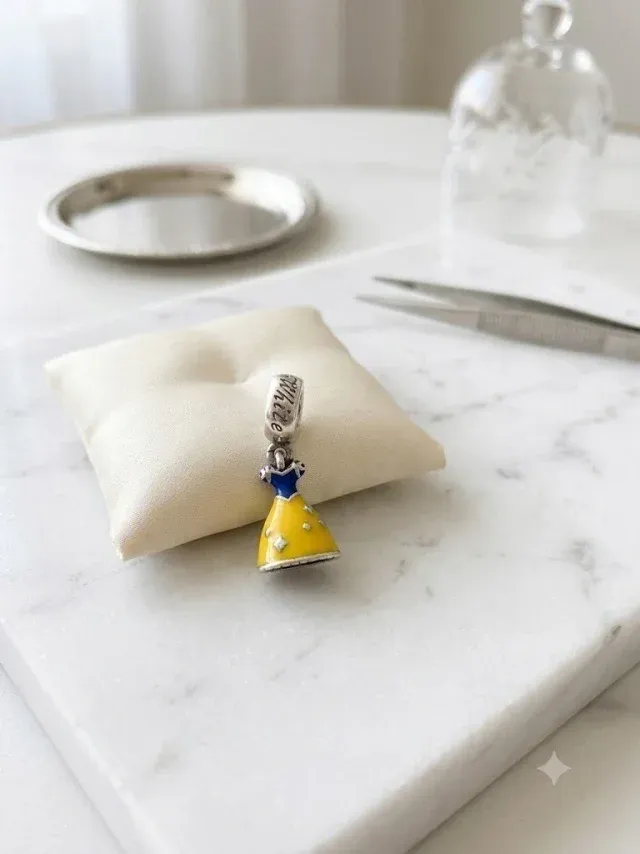 Charm Blancanieves