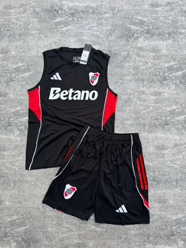 Conjunto musculosa/short RIVER PLATE