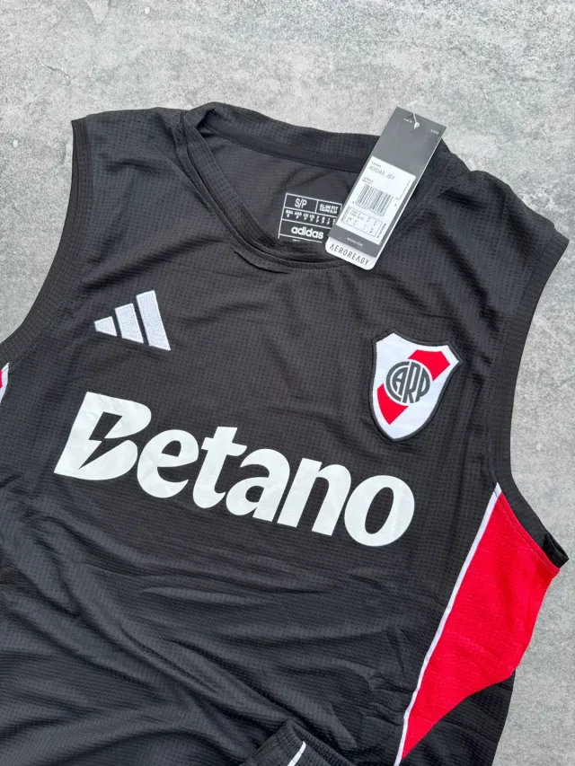 Conjunto musculosa/short RIVER PLATE 2