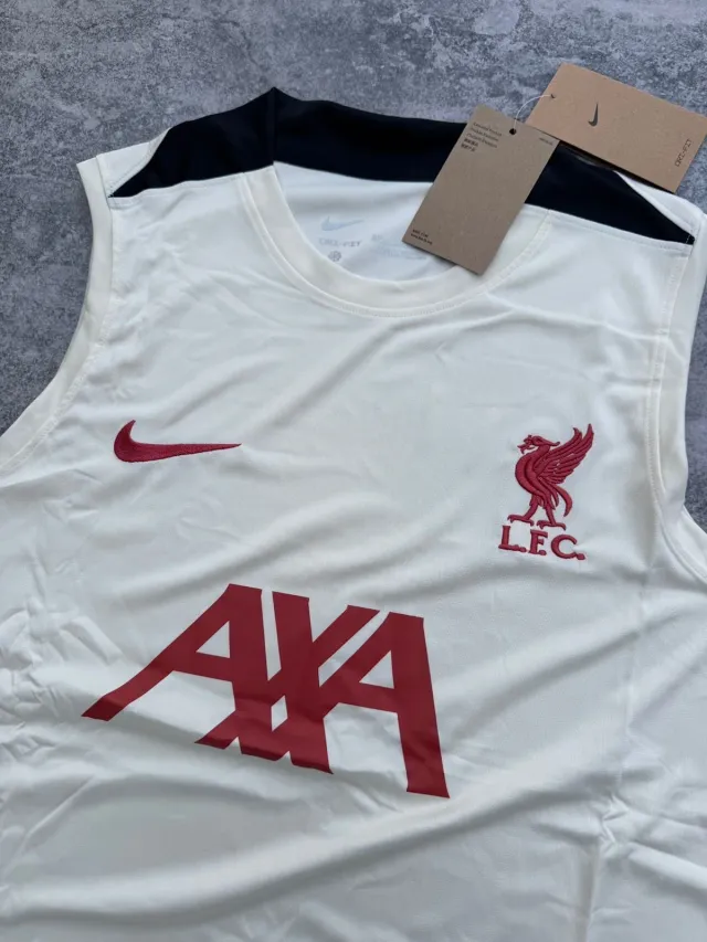 CONJUNTO MUSCULOSA LIVERPOOL 2