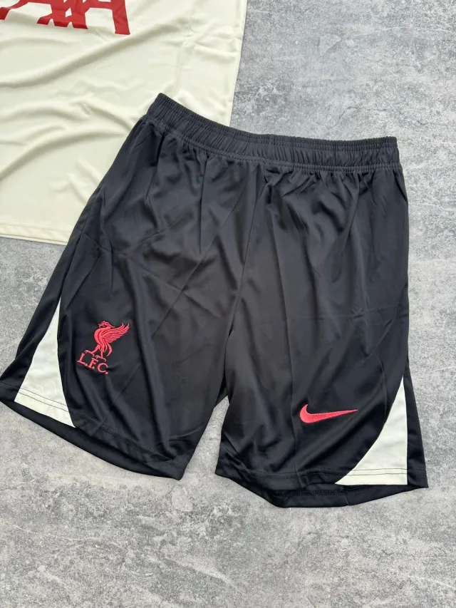 CONJUNTO MUSCULOSA LIVERPOOL 3
