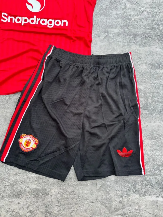 CONJUNTO MUSCULOSA MANCHESTER UNITED 3