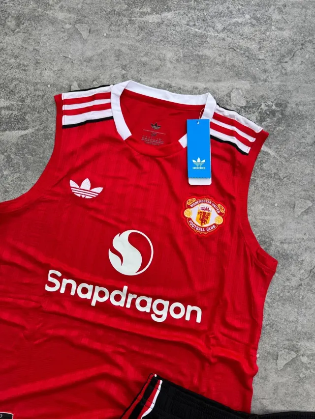 CONJUNTO MUSCULOSA MANCHESTER UNITED 2