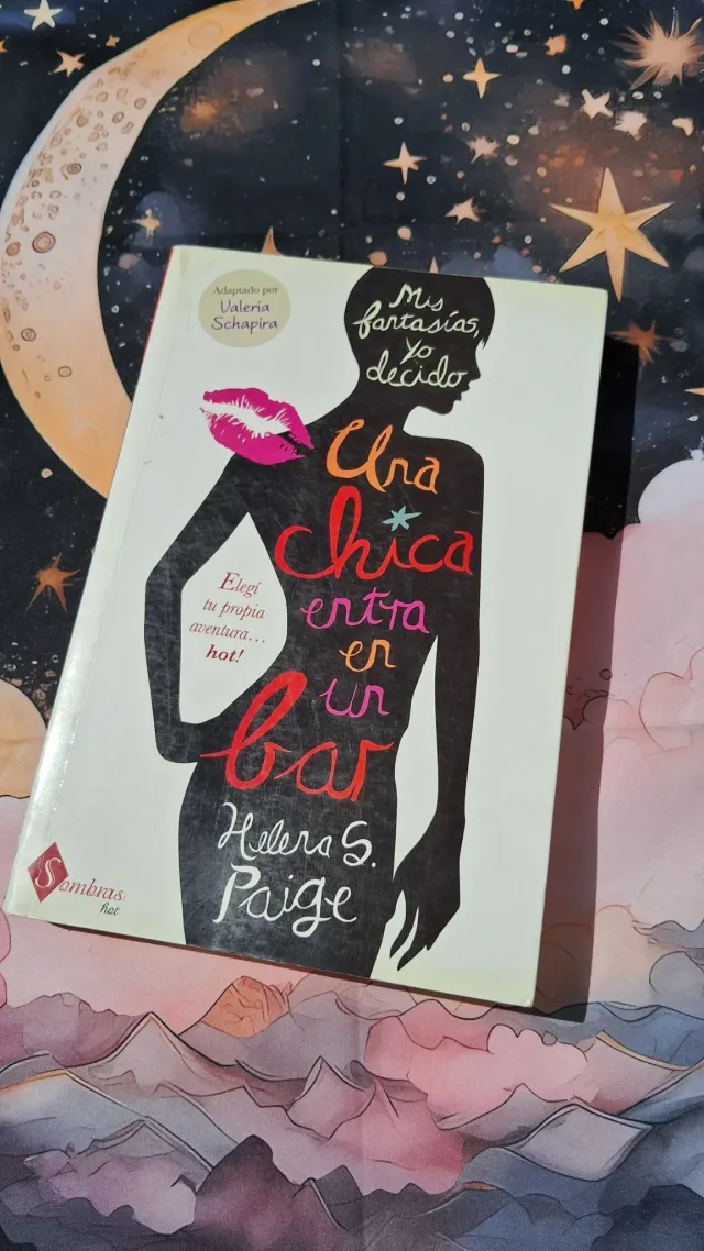 Una chica entra en un Bar
