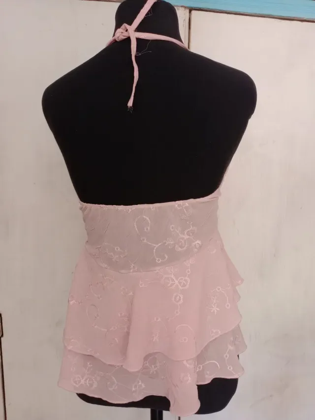 Blusa espalda descubierta con encaje y volados estilo Marilin rosa 4
