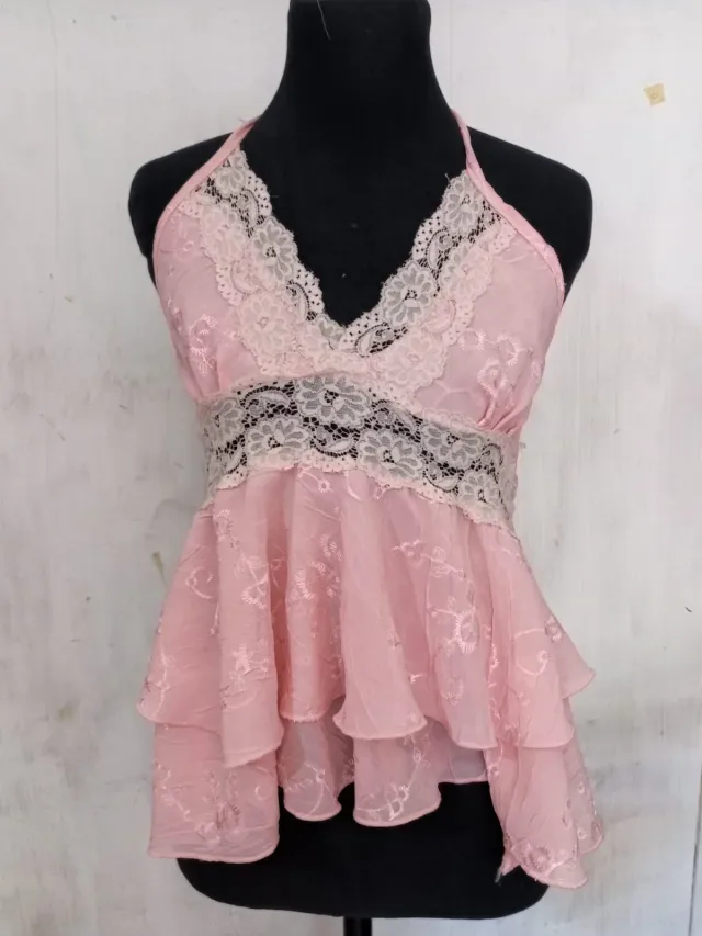 Blusa espalda descubierta con encaje y volados estilo Marilin rosa