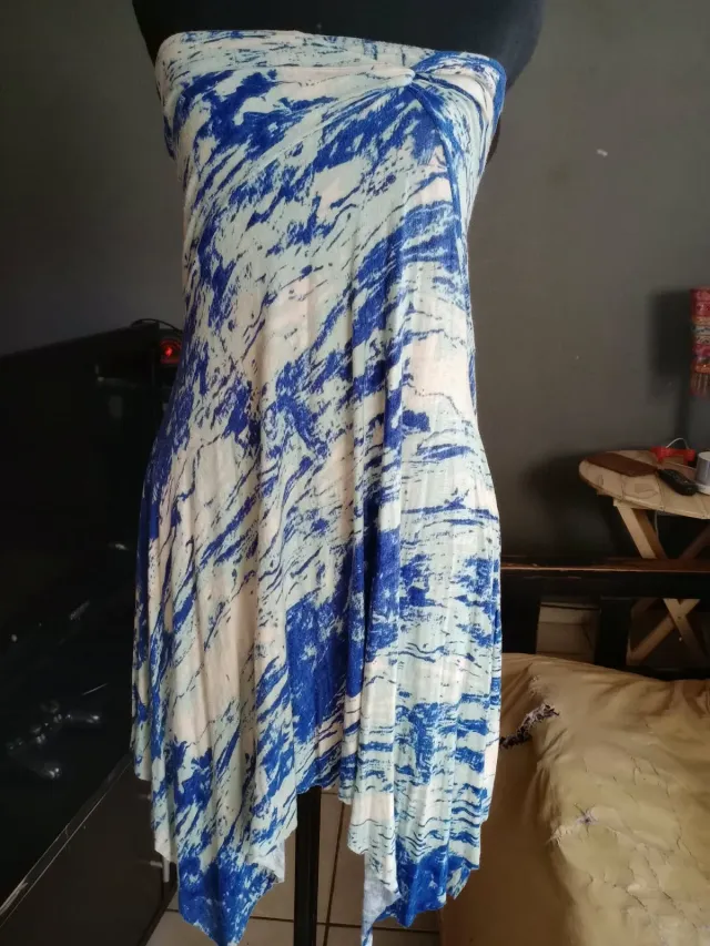 Vestido strapless marmolado