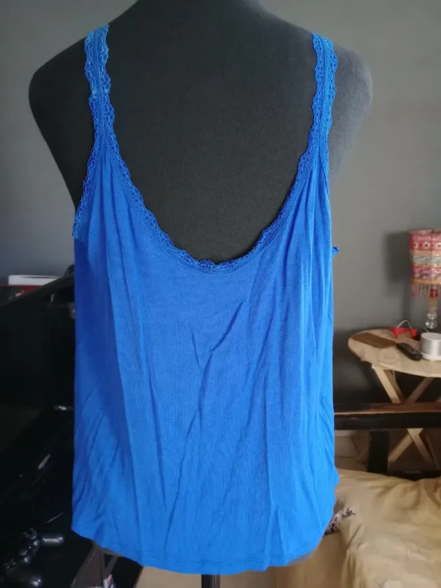 Musculosa con Puntilla y botones 3