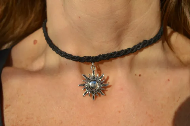 Collar tejido con dije