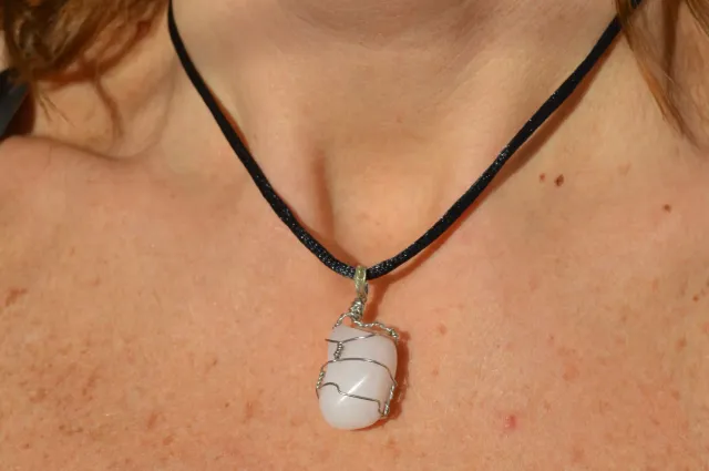 Collar de piedra engarzado con alambre 5