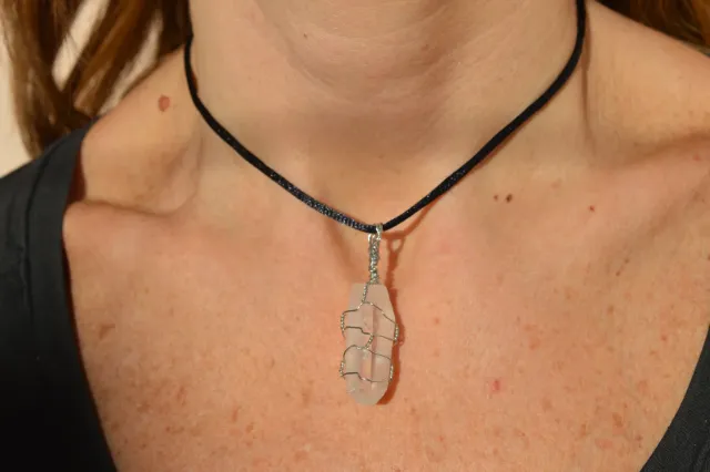 Collar de piedra engarzado con alambre 4