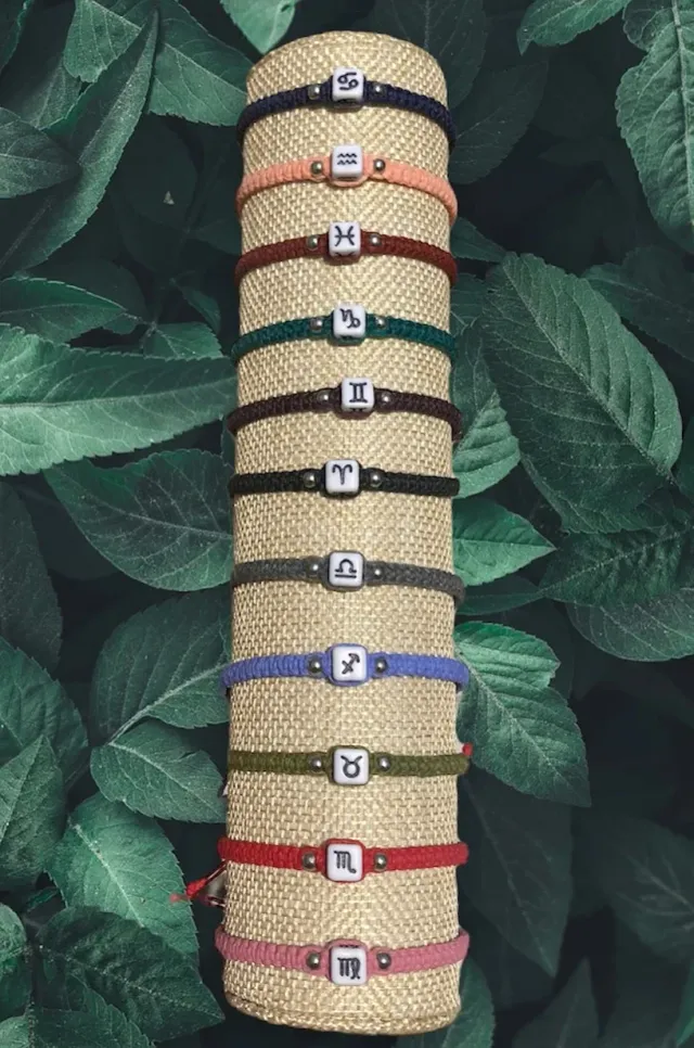 Pulseras tejidas de signos