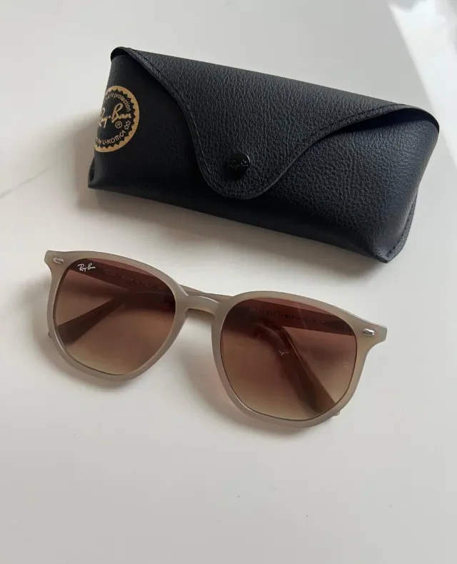 Rayban 8