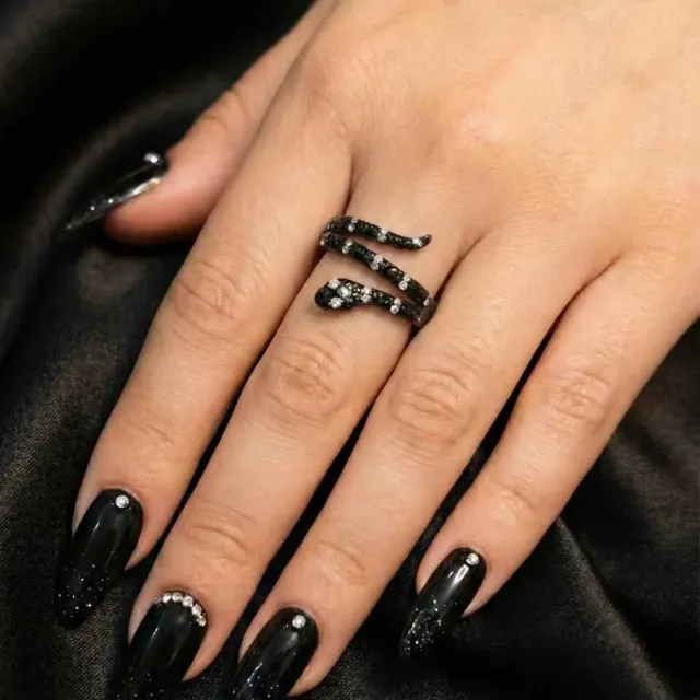 Anillo de Serpiente con Strass de Acero Quirúrgico